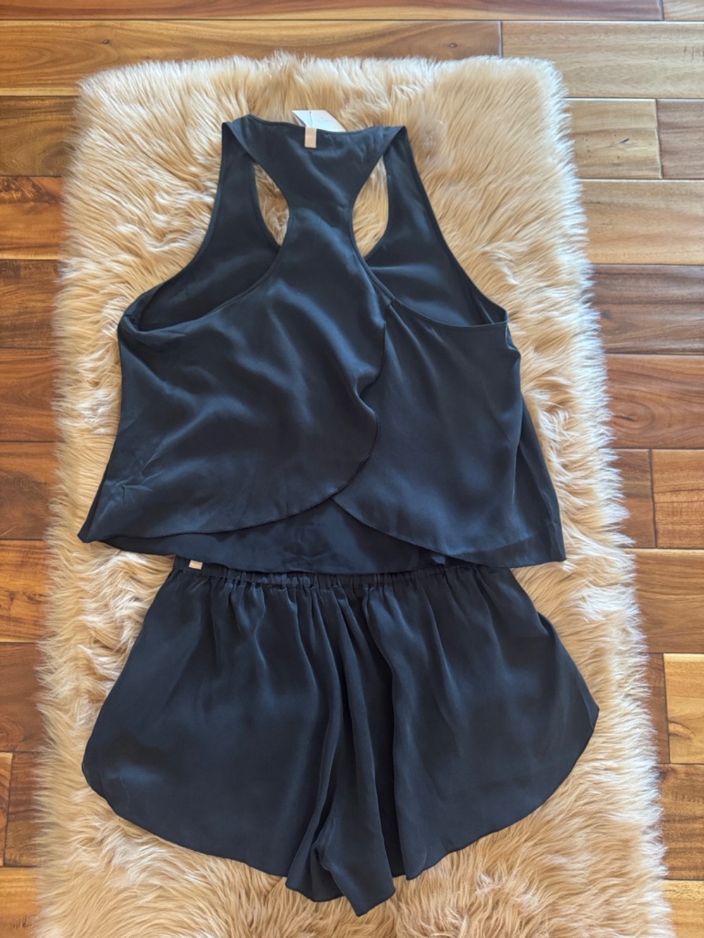 LUNYA NWT Washable Silk Tulip Back Short Set in Immersed Black Size Medium - Picture 8 of 14